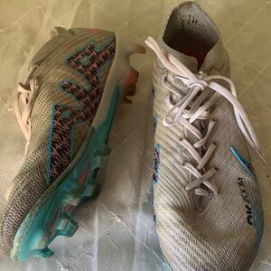 Stylish youth cleats size 9 Athletic Shoes